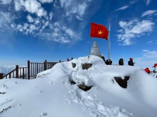 Captivating Fansipan snow scenes