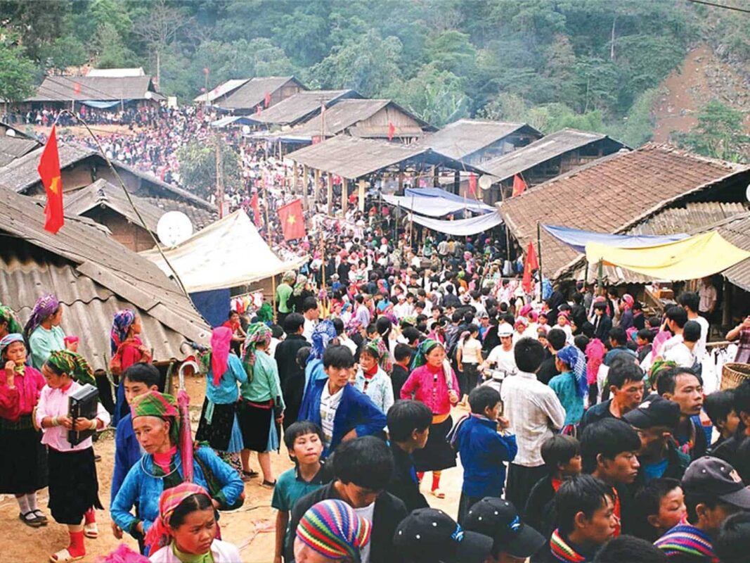 bac ha sunday market thumbnail | Sapa Tickets